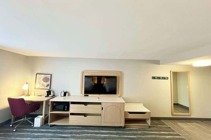 Room 2 of 17