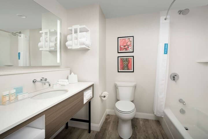 Room 16 of 28