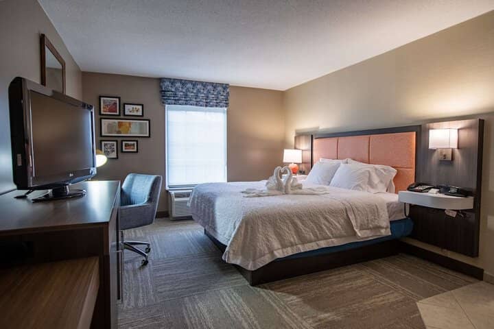 Room 33 of 102