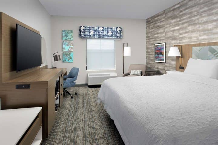 Room 8 of 28