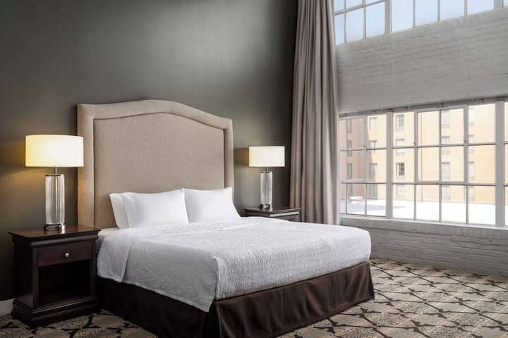 Room 105 of 291