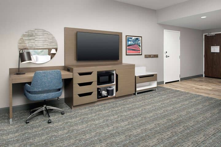Room 4 of 28