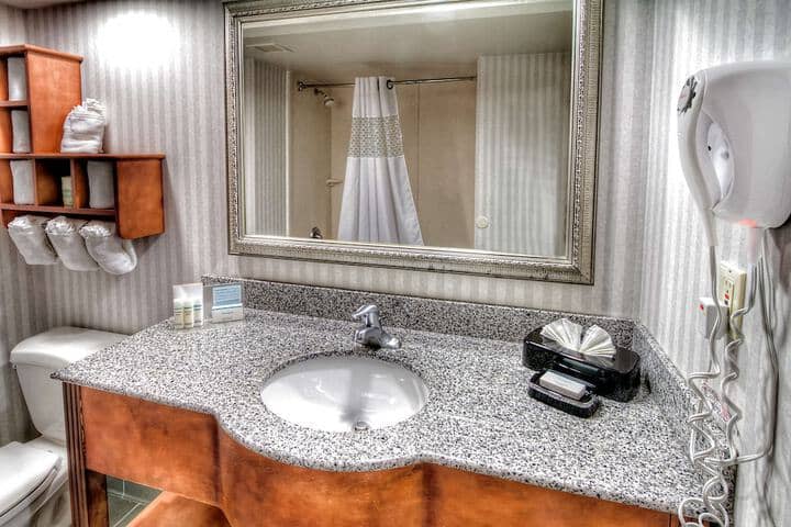 Room 33 of 58