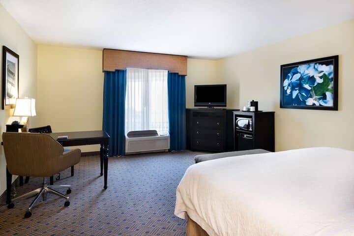 Room 10 of 33