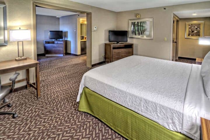 Room 8 of 27