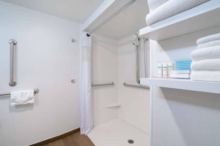 Room 16 of 22
