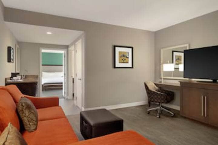 Lounge 166 of 291