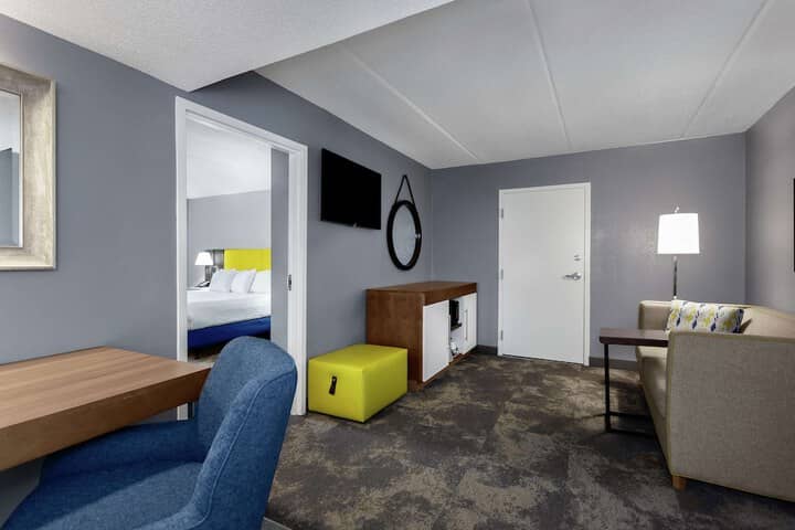 Room 3 of 33