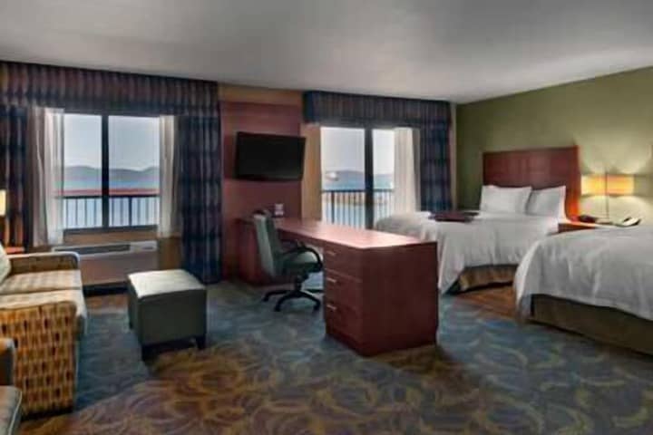 Room 52 of 80