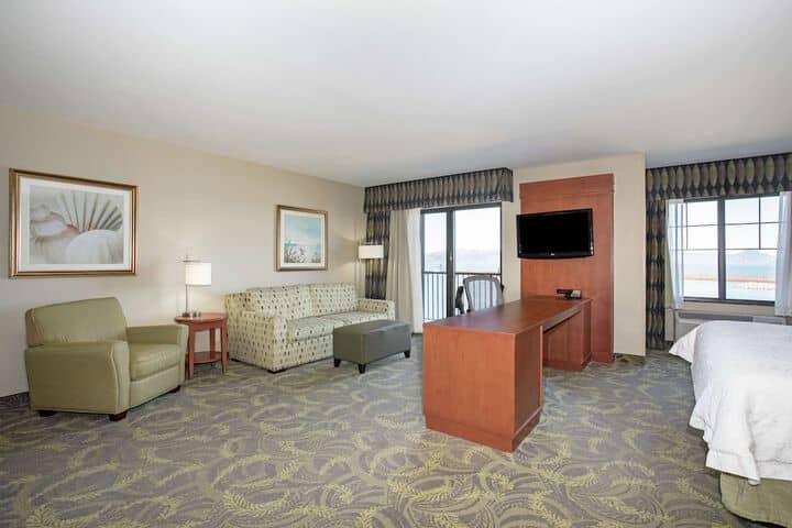 Room 32 of 80