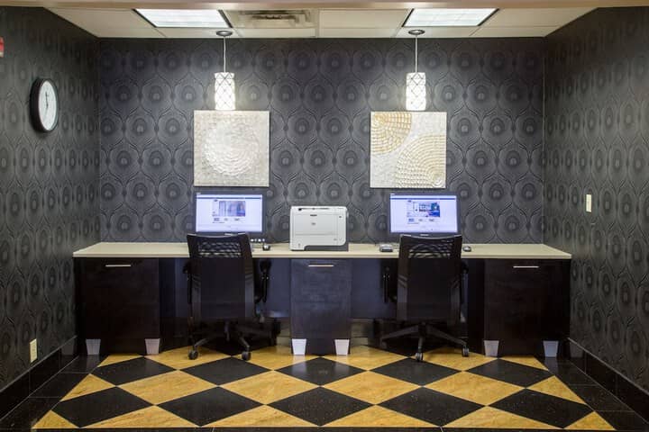 Business Center 73 of 79