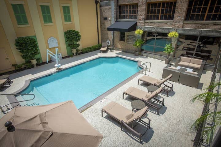 Pool 204 of 291