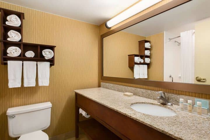 Room 25 of 39