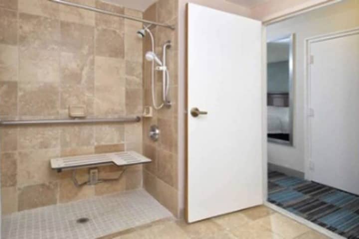 Room 32 of 48