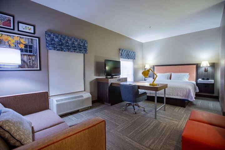 Room 42 of 102