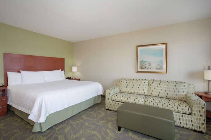 Room 4 of 80