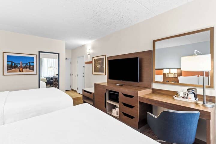 Room 10 of 38