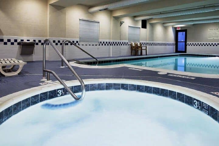 Indoor spa tub