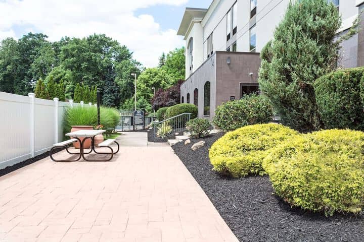 Hotel Exterior 43 of 47
