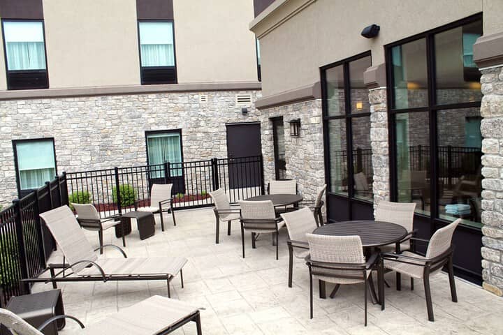 Hotel Exterior 76 of 78