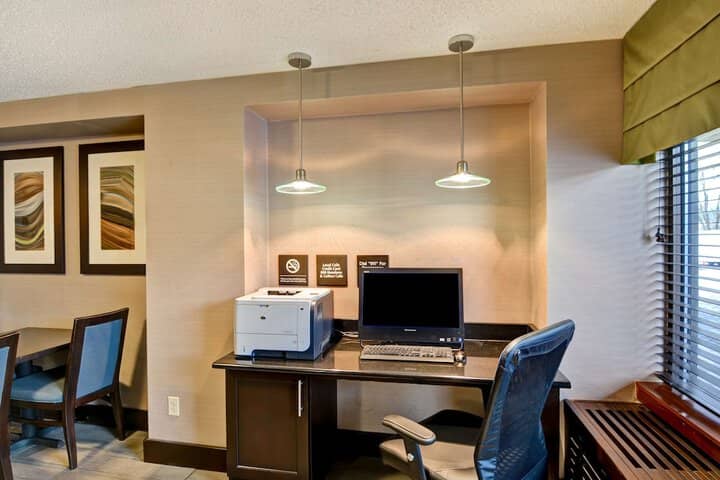 Business Center 93 of 96