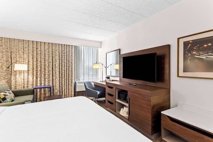 Room 11 of 38