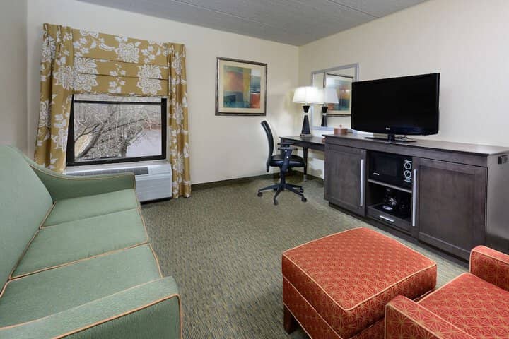 Room 27 of 49
