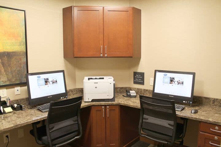Business Center 74 of 78
