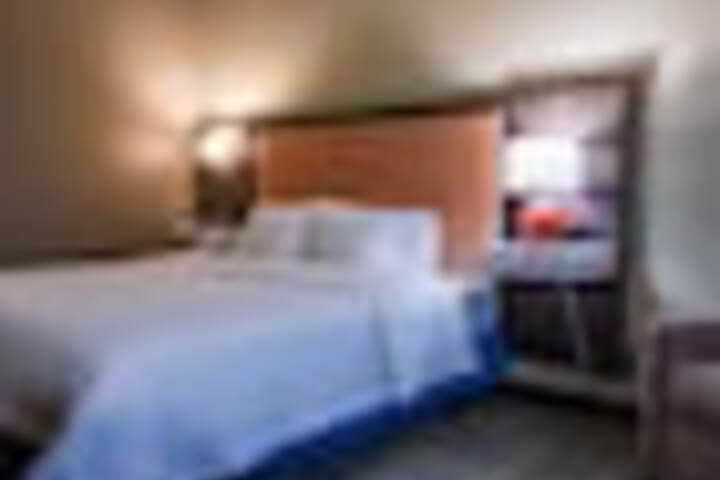 Room 35 of 102