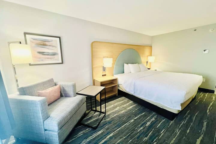 Room 10 of 17