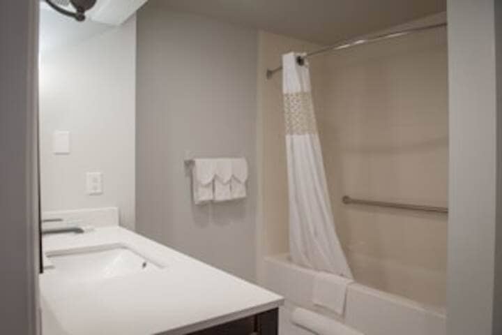 Room 169 of 291