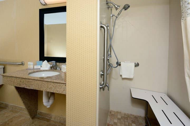 Room 32 of 49