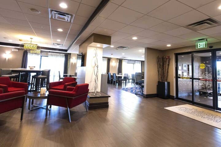 Lobby lounge