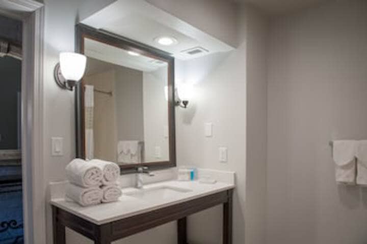 Room 172 of 291