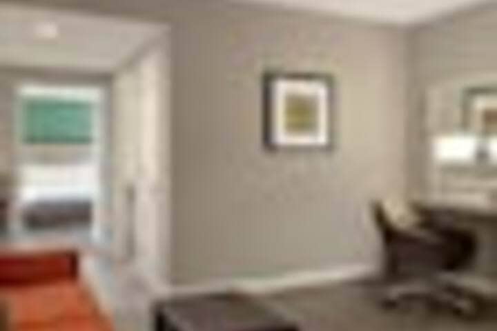 Lounge 167 of 291