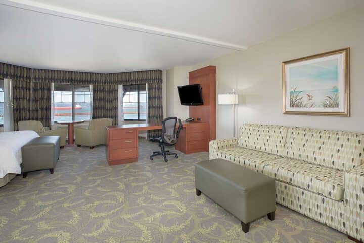Room 16 of 80