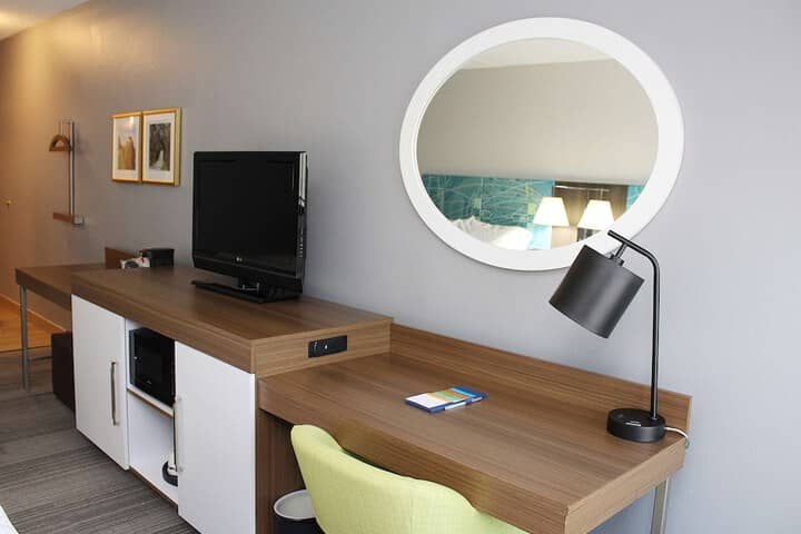 Room 27 of 78