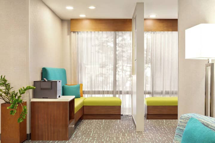 Business Center 32 of 36