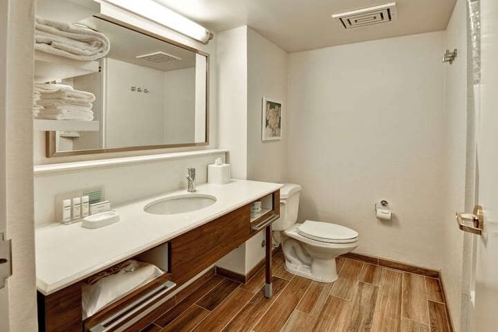 Room 43 of 63