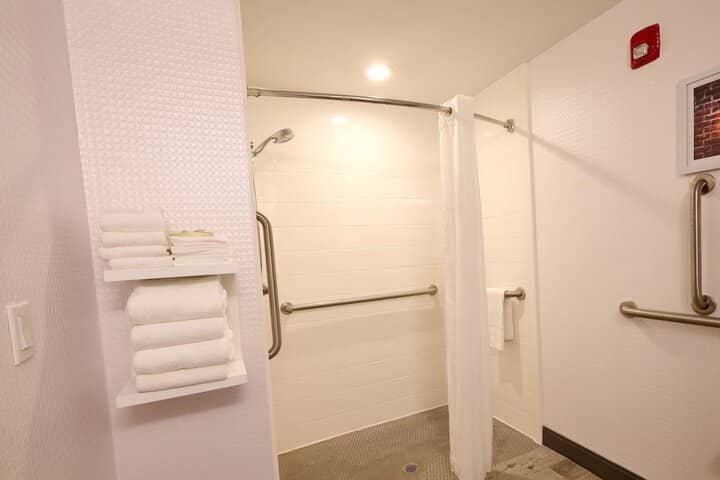 Room 16 of 27