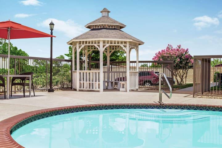 Pool 19 of 36