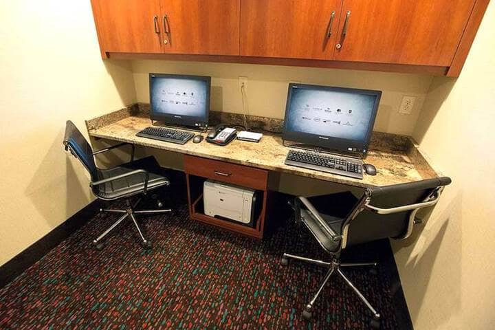 Business Center 90 of 102