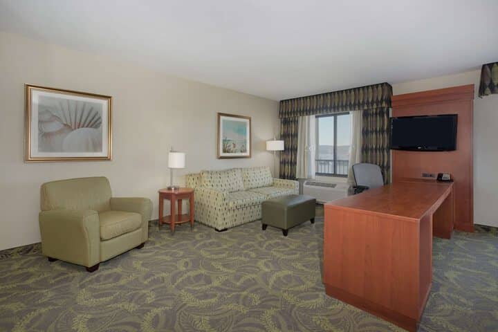 Room 9 of 80