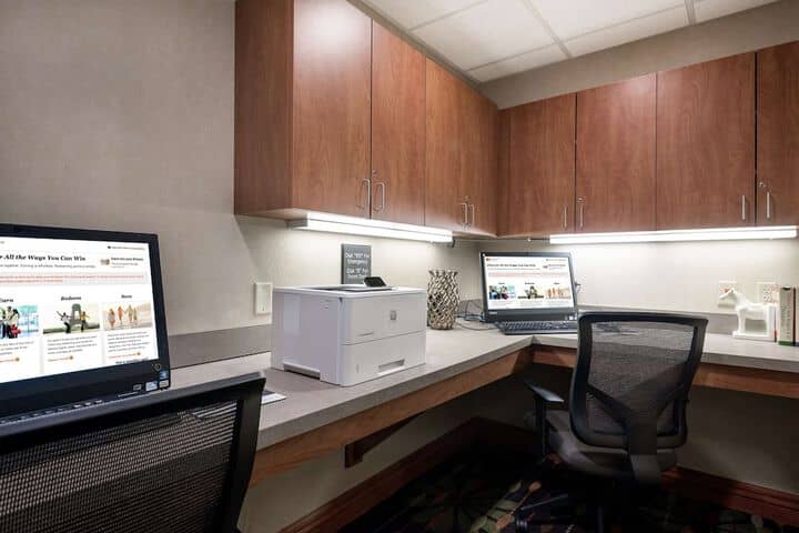 Business Center 36 of 37