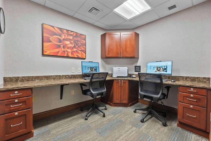 Business Center 75 of 78