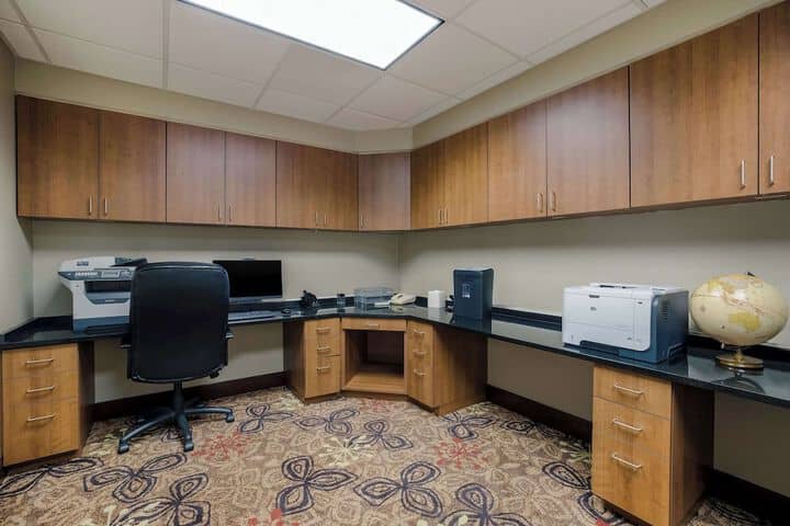 Business Center 44 of 63