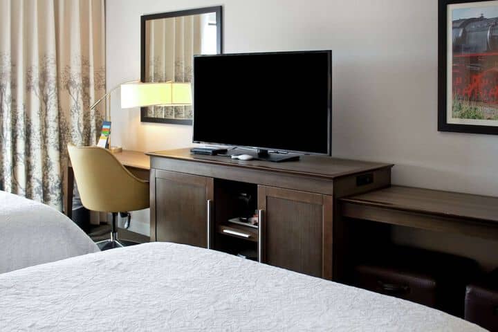 Room 13 of 37