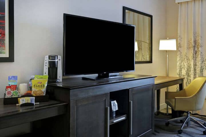 Room 6 of 37