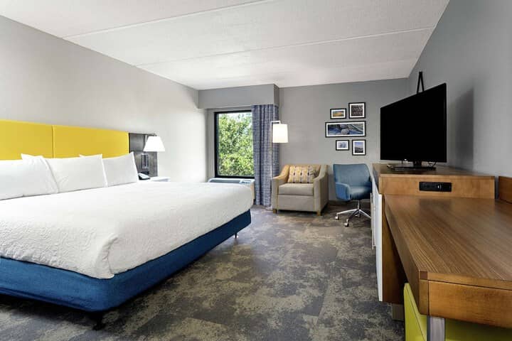 Room 9 of 33