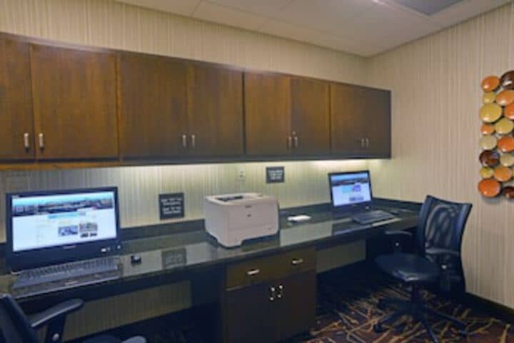Business Center 85 of 90